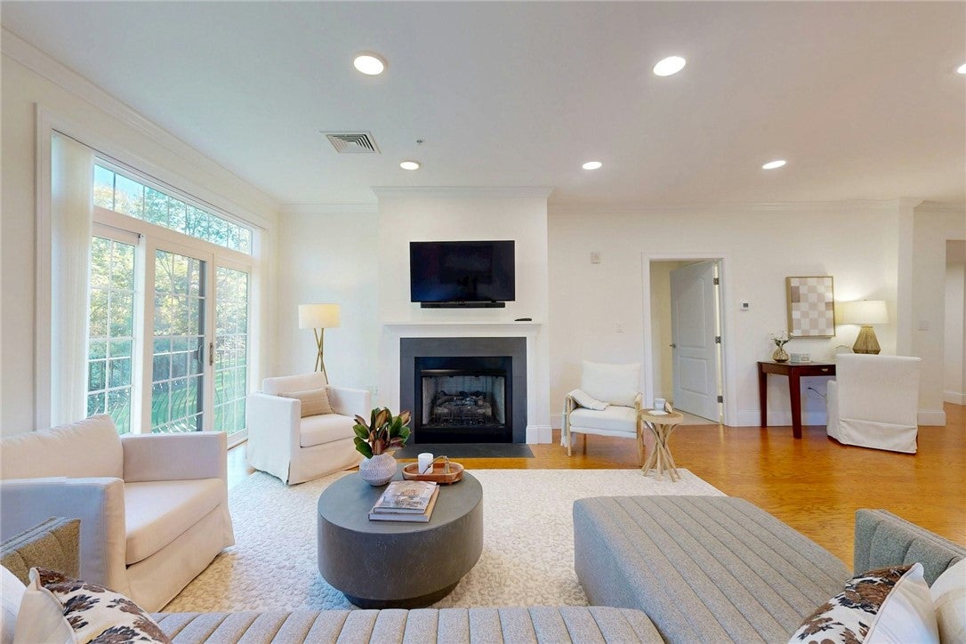 1404 South County Trail 203