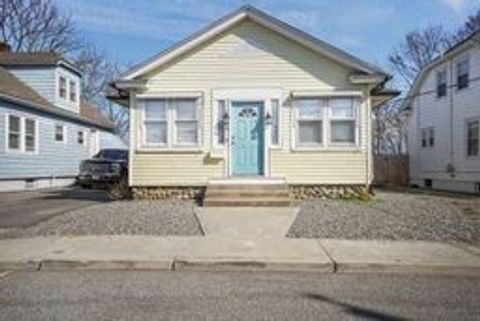 48 Upland Avenue East Greenwich RI 02818