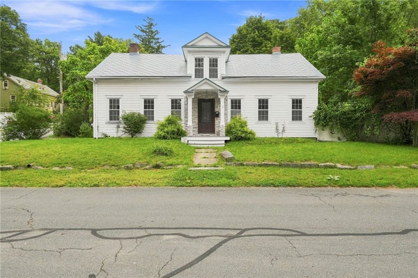 2 BORDER ST, WEST WARWICK, RI 02893 - Image 8e6cd79fe416b8800a6776df6b0037cc/1534339379
