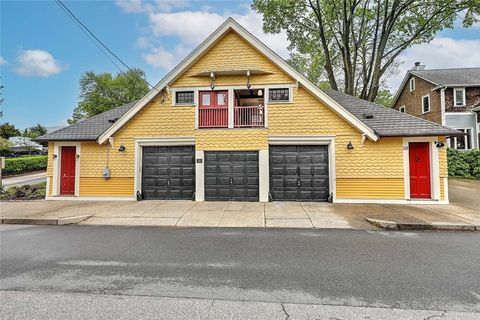 68 Fort Avenue Cranston RI 02905