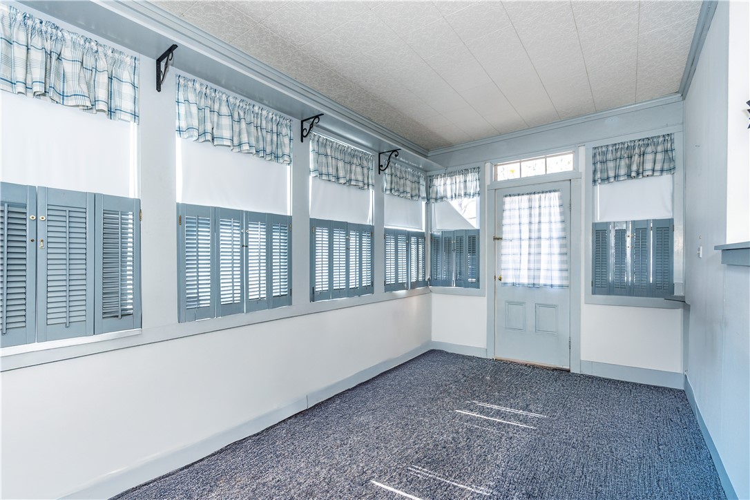 East Greenwich, Rhode Island 02818, United States, 4 Bedrooms Bedrooms, ,2 BathroomsBathrooms,Residential,Pending,79881