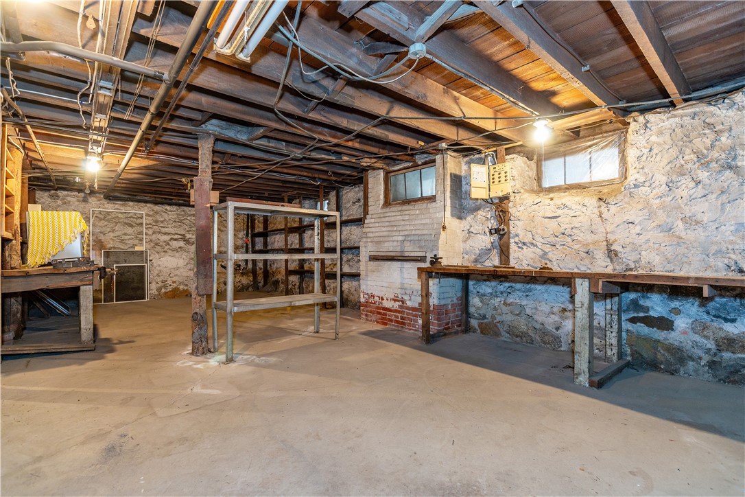 East Greenwich, Rhode Island 02818, United States, 4 Bedrooms Bedrooms, ,2 BathroomsBathrooms,Residential,Pending,79881