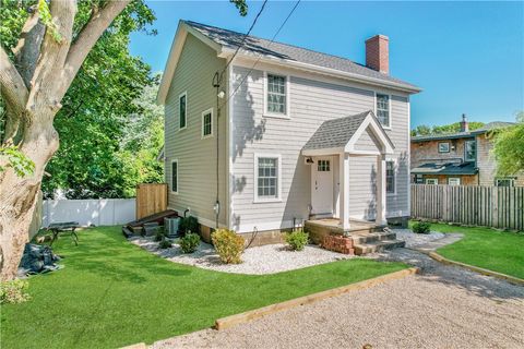 10 Robinson Street Rear Narragansett RI 02882