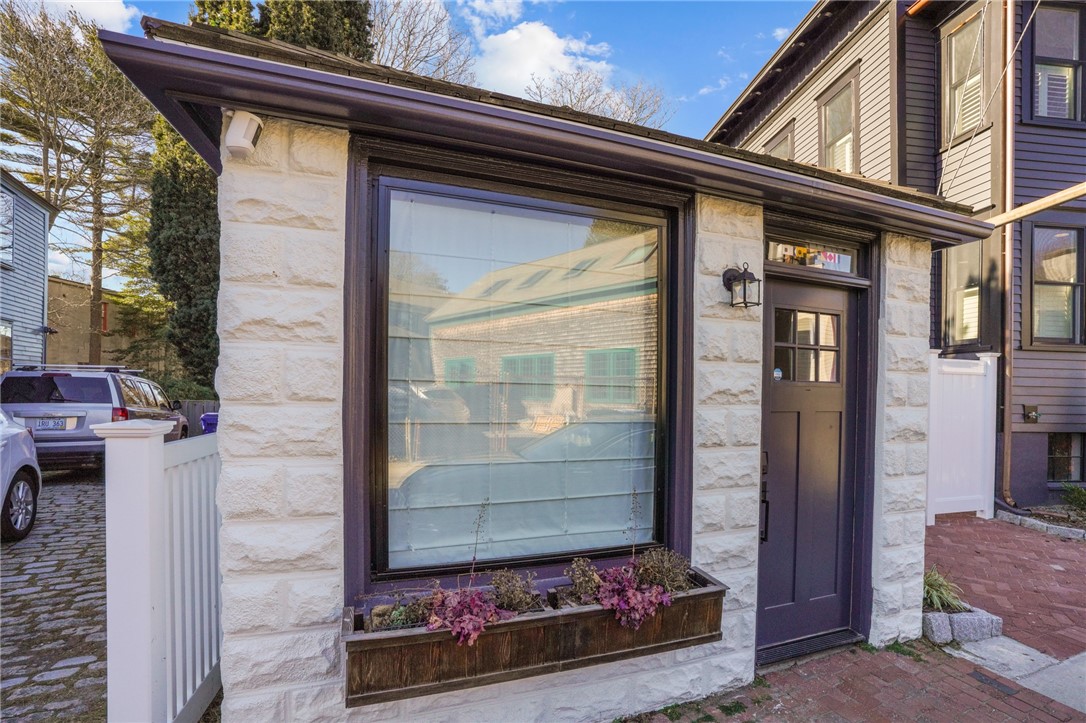 6 1/2 Cross Street