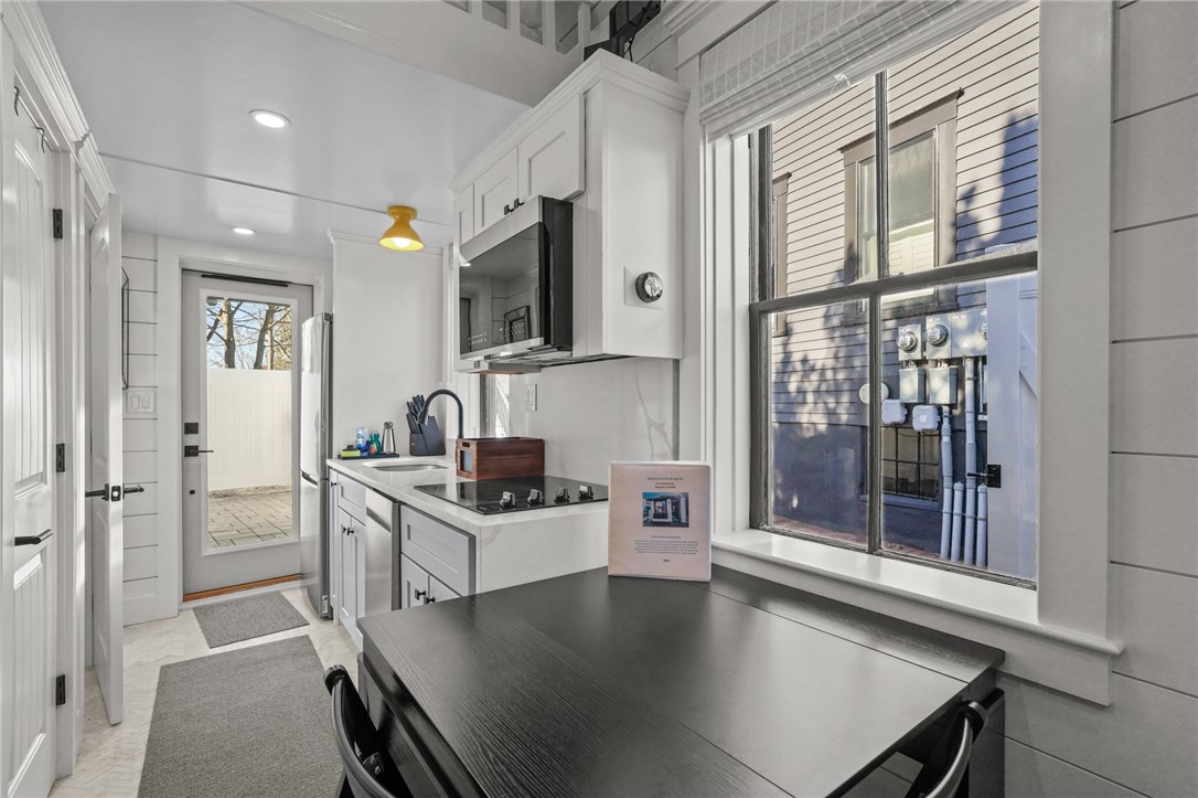 6 1/2 Cross Street