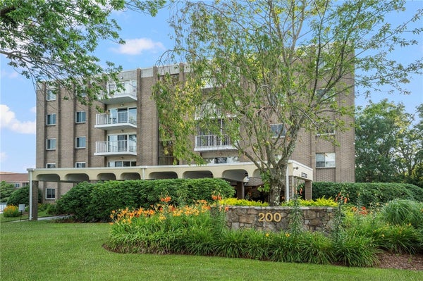200 HOFFMAN AVE APT 500, CRANSTON, RI 02920 - Image 9063d0cc25d8bf2eecd1d028a2c07504/3691398354