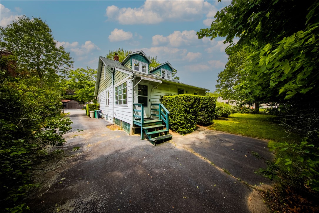102 Buttonwoods Avenue