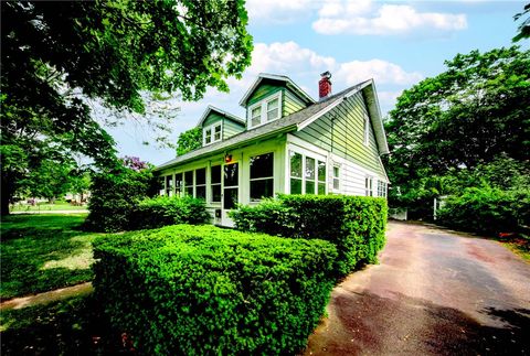 102 Buttonwoods Avenue Warwick RI 02886