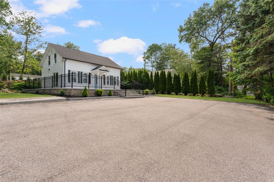 672 Putnam Pike