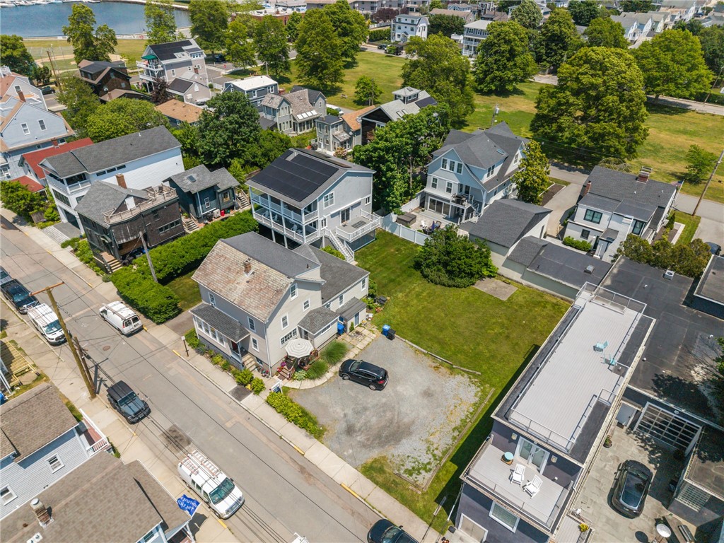 32 Houston Avenue