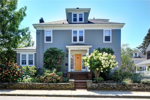 27 Cranston Avenue Newport RI 02840
