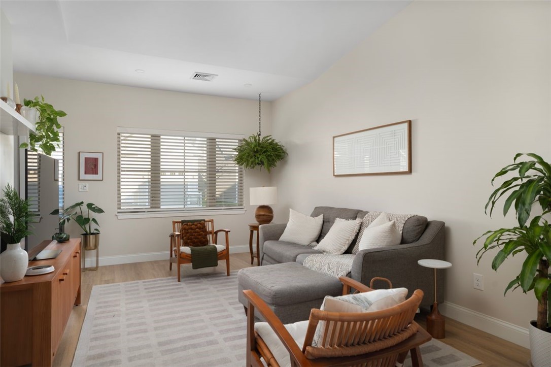 12 West Valley Circle