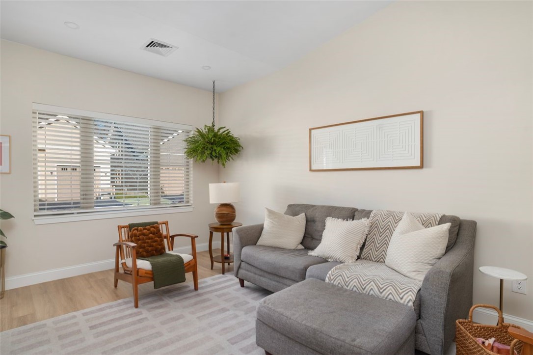 12 West Valley Circle