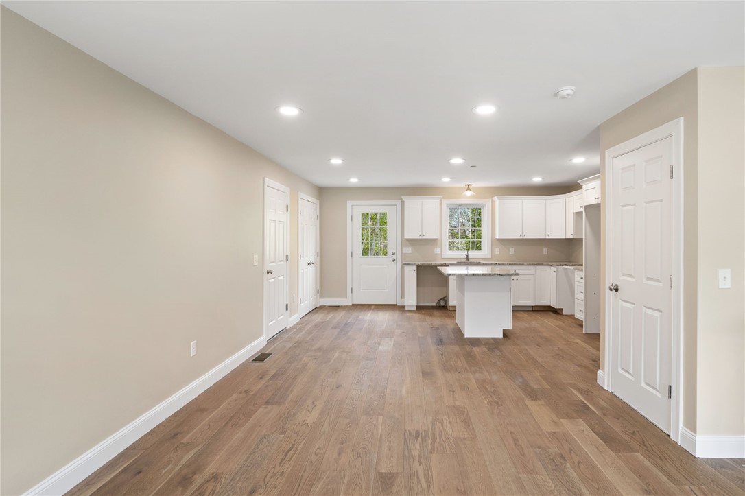 Lincoln, Rhode Island 02865, United States, 5 Bedrooms Bedrooms, ,3 BathroomsBathrooms,Residential,Active,103275