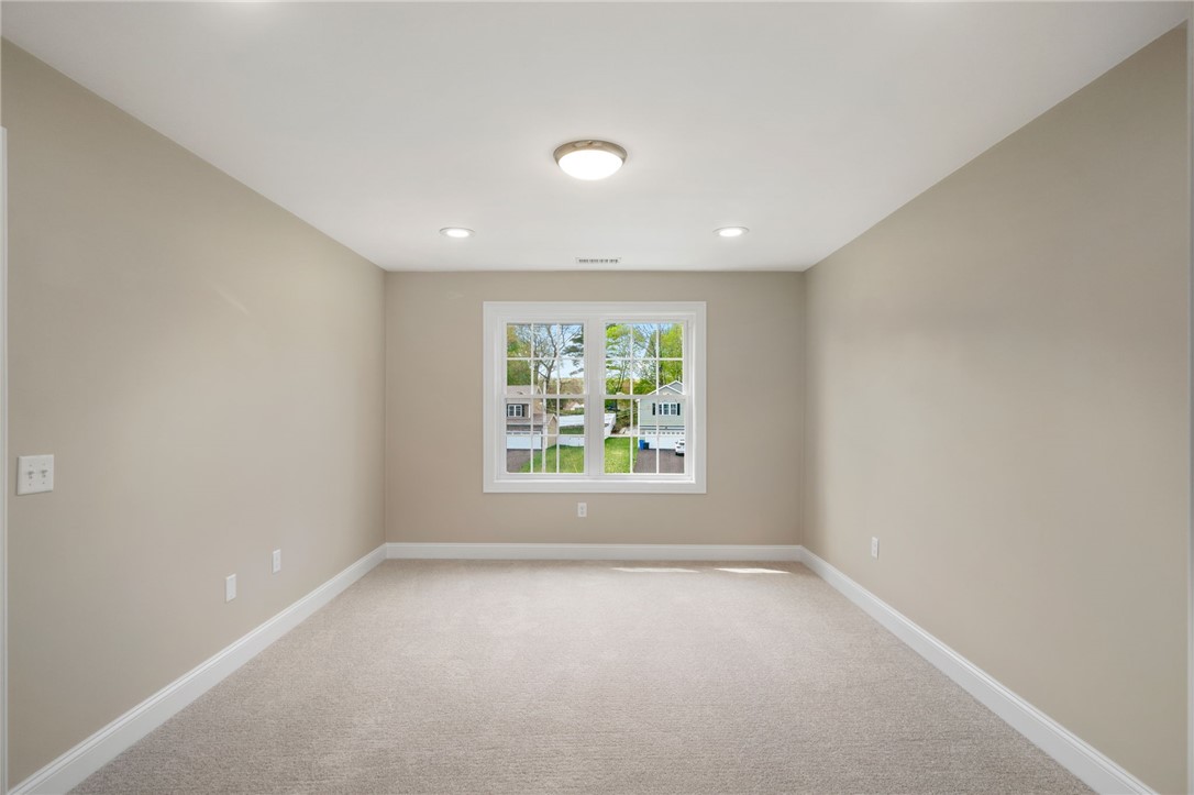 Lincoln, Rhode Island 02865, United States, 5 Bedrooms Bedrooms, ,3 BathroomsBathrooms,Residential,Active,103275