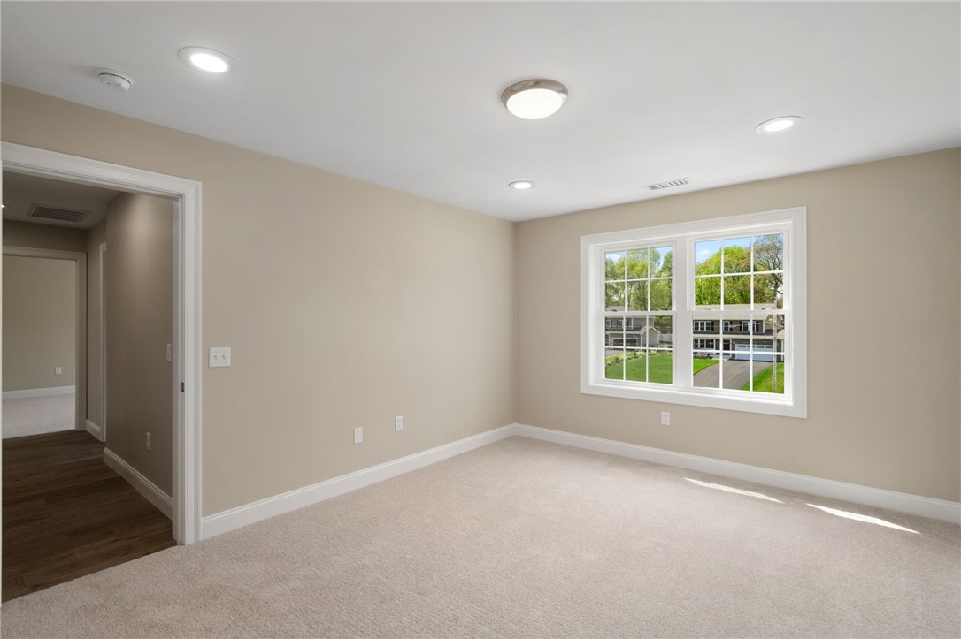 Lincoln, Rhode Island 02865, United States, 5 Bedrooms Bedrooms, ,3 BathroomsBathrooms,Residential,Active,103275