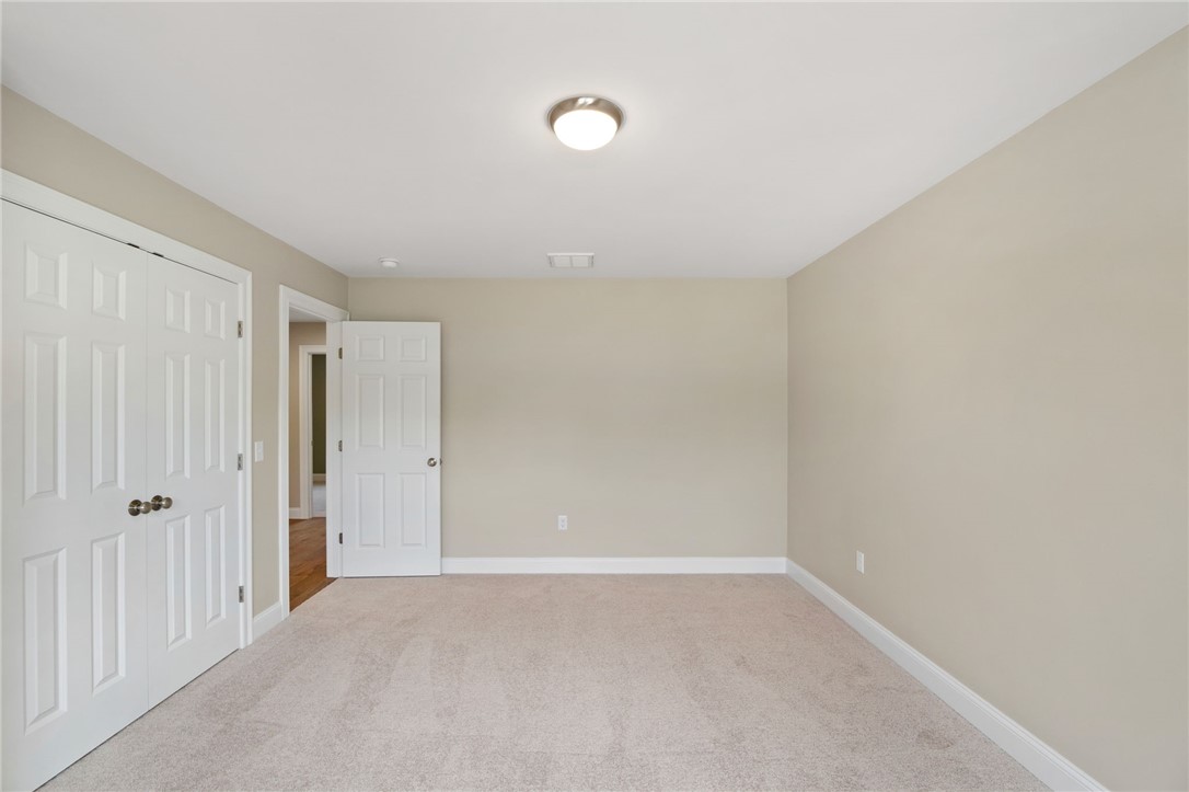 Lincoln, Rhode Island 02865, United States, 5 Bedrooms Bedrooms, ,3 BathroomsBathrooms,Residential,Active,103275