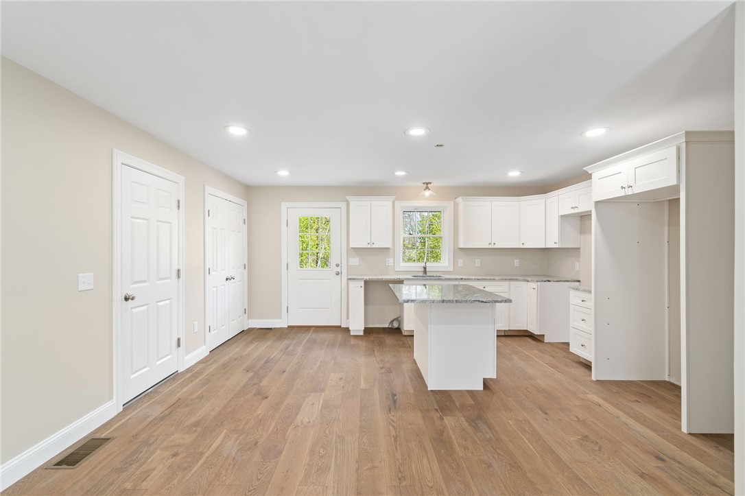 Lincoln, Rhode Island 02865, United States, 5 Bedrooms Bedrooms, ,3 BathroomsBathrooms,Residential,Active,103275