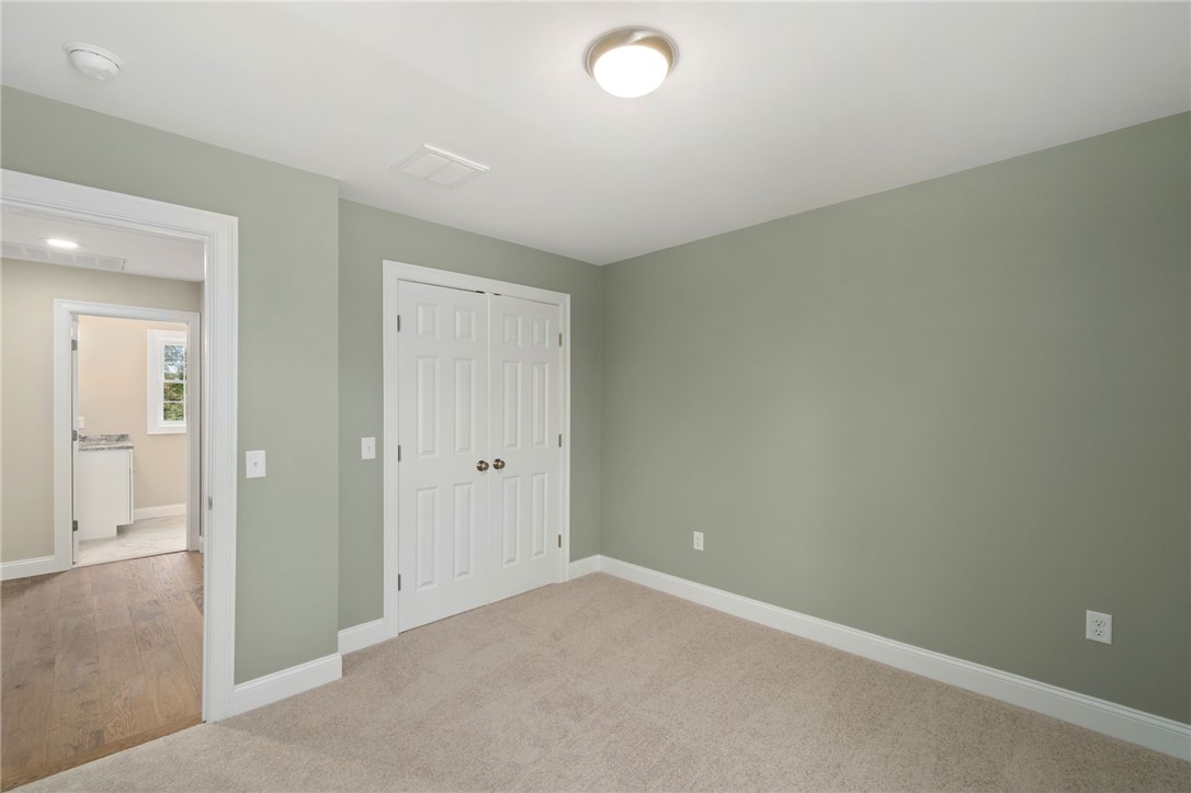 Lincoln, Rhode Island 02865, United States, 5 Bedrooms Bedrooms, ,3 BathroomsBathrooms,Residential,Active,103275