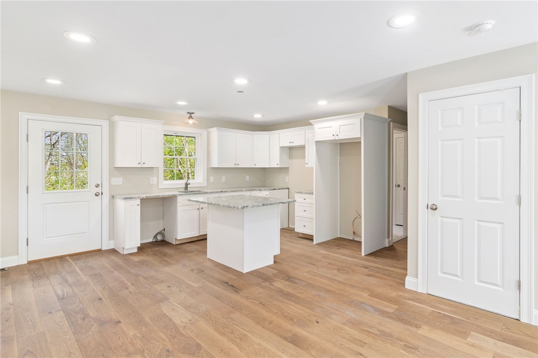 Lincoln, Rhode Island 02865, United States, 5 Bedrooms Bedrooms, ,3 BathroomsBathrooms,Residential,Active,103275