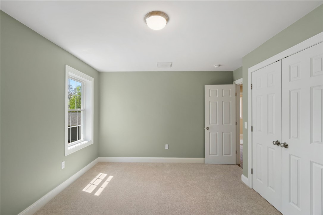 Lincoln, Rhode Island 02865, United States, 5 Bedrooms Bedrooms, ,3 BathroomsBathrooms,Residential,Active,103275