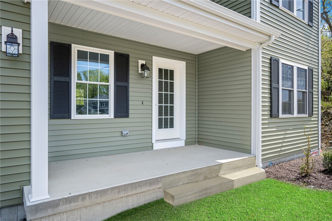 Lincoln, Rhode Island 02865, United States, 5 Bedrooms Bedrooms, ,3 BathroomsBathrooms,Residential,Active,103275