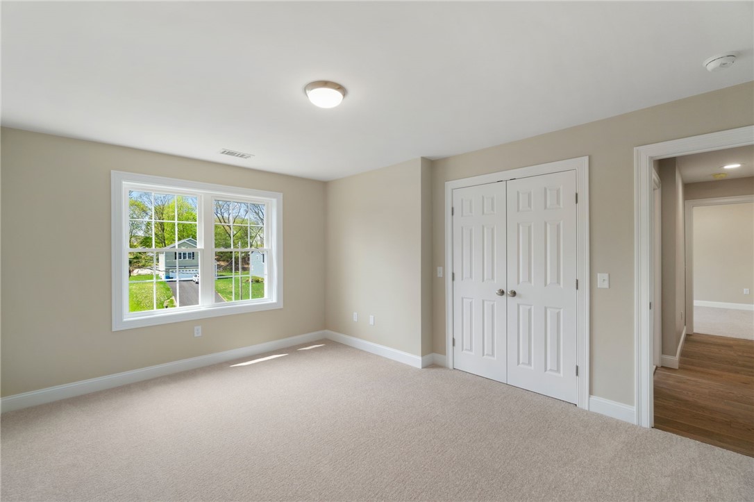 Lincoln, Rhode Island 02865, United States, 5 Bedrooms Bedrooms, ,3 BathroomsBathrooms,Residential,Active,103275