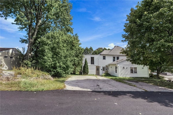 37 NEWELL ST, WEST WARWICK, RI 02893 - Image 939eb36fc8ef3f4484cbf030bbadd4ce/2830588582
