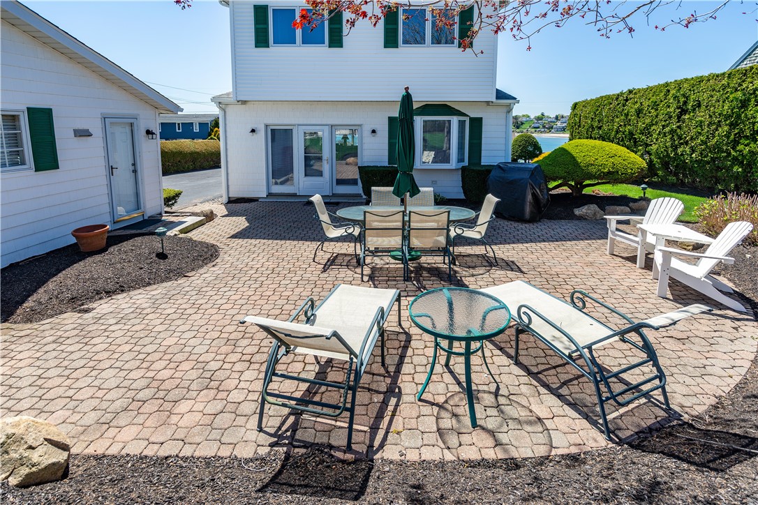 Narragansett, Rhode Island 02882, United States, 4 Bedrooms Bedrooms, ,4 BathroomsBathrooms,Residential,Pending,127233