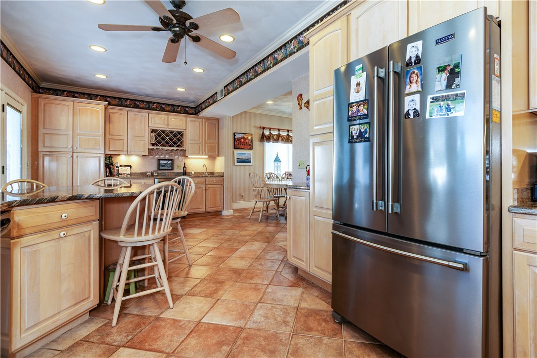 Narragansett, Rhode Island 02882, United States, 4 Bedrooms Bedrooms, ,4 BathroomsBathrooms,Residential,Pending,127233