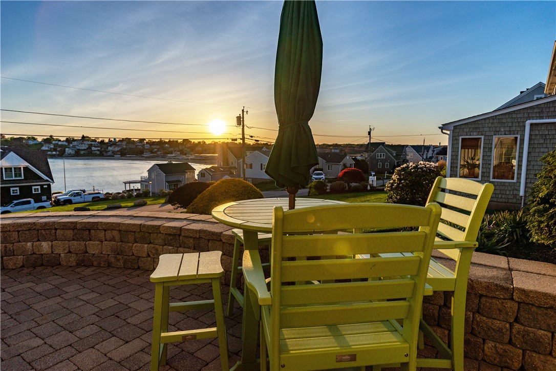 Narragansett, Rhode Island 02882, United States, 4 Bedrooms Bedrooms, ,4 BathroomsBathrooms,Residential,Pending,127233