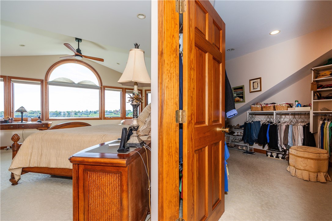 Narragansett, Rhode Island 02882, United States, 4 Bedrooms Bedrooms, ,4 BathroomsBathrooms,Residential,Pending,127233