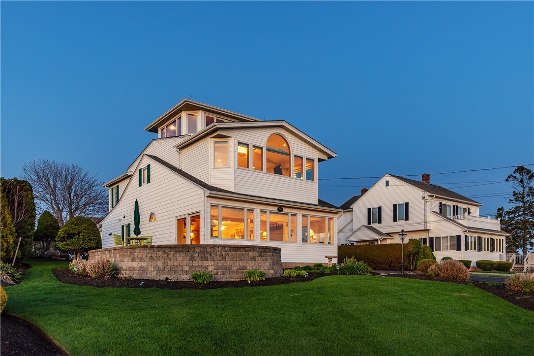 Narragansett, Rhode Island 02882, United States, 4 Bedrooms Bedrooms, ,4 BathroomsBathrooms,Residential,Pending,127233