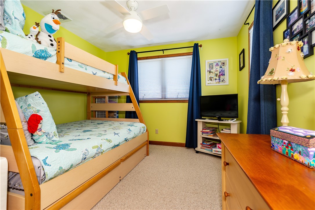 Narragansett, Rhode Island 02882, United States, 4 Bedrooms Bedrooms, ,4 BathroomsBathrooms,Residential,Pending,127233