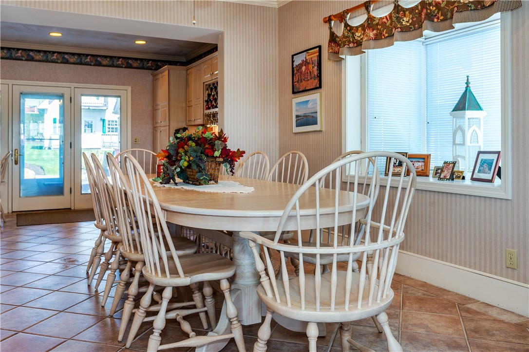 Narragansett, Rhode Island 02882, United States, 4 Bedrooms Bedrooms, ,4 BathroomsBathrooms,Residential,Pending,127233