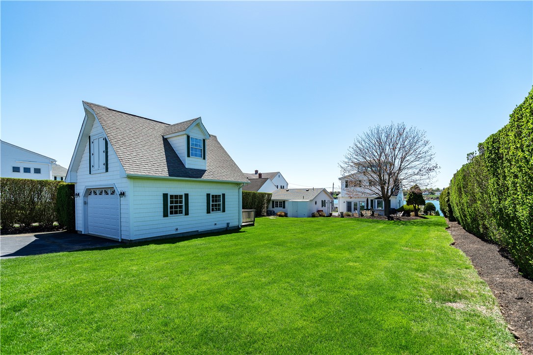 Narragansett, Rhode Island 02882, United States, 4 Bedrooms Bedrooms, ,4 BathroomsBathrooms,Residential,Pending,127233