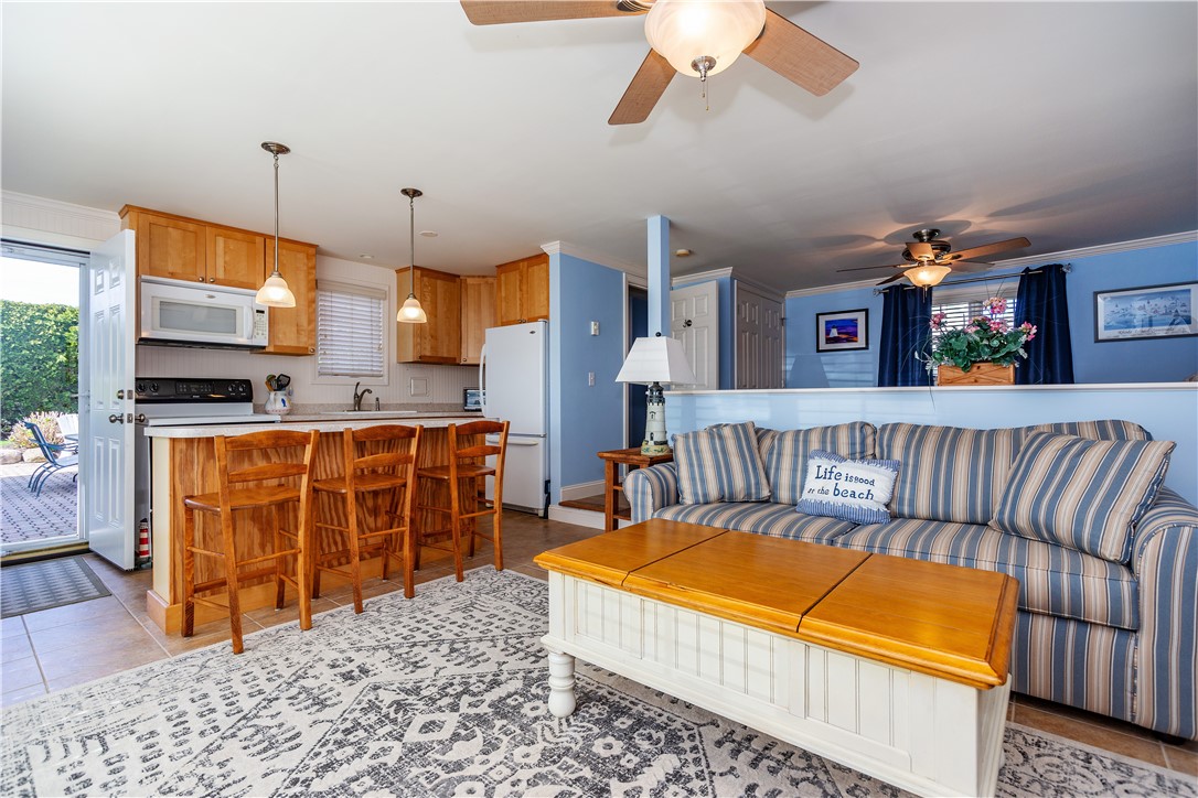 Narragansett, Rhode Island 02882, United States, 4 Bedrooms Bedrooms, ,4 BathroomsBathrooms,Residential,Pending,127233