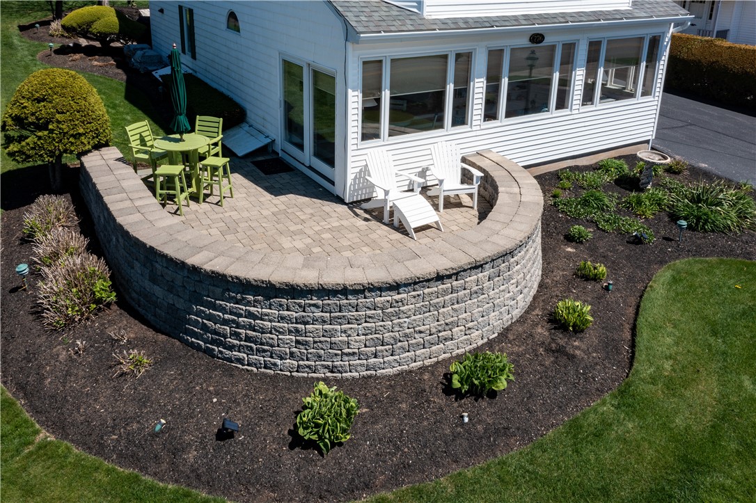 Narragansett, Rhode Island 02882, United States, 4 Bedrooms Bedrooms, ,4 BathroomsBathrooms,Residential,Pending,127233