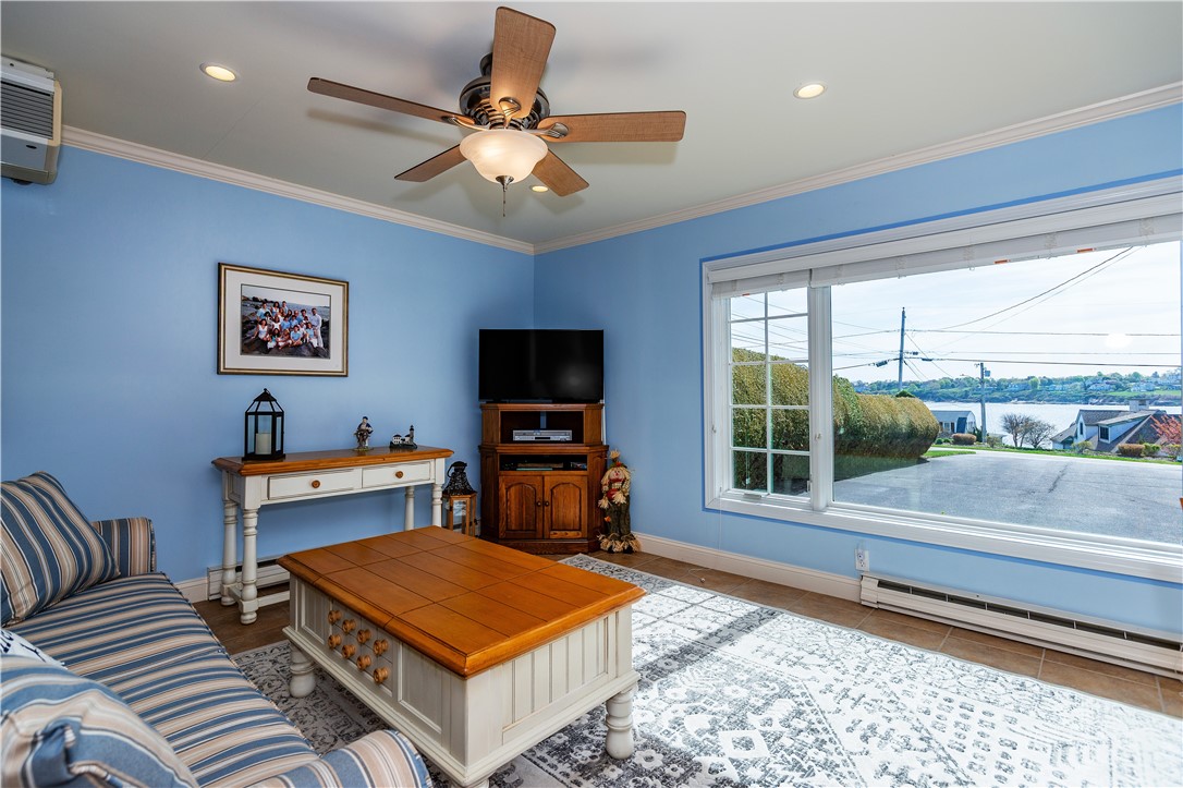 Narragansett, Rhode Island 02882, United States, 4 Bedrooms Bedrooms, ,4 BathroomsBathrooms,Residential,Pending,127233