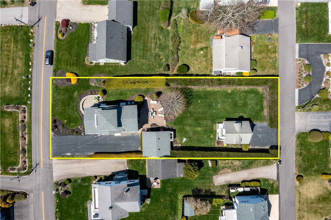 Narragansett, Rhode Island 02882, United States, 4 Bedrooms Bedrooms, ,4 BathroomsBathrooms,Residential,Pending,127233