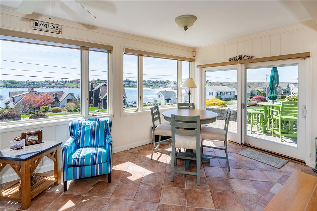 Narragansett, Rhode Island 02882, United States, 4 Bedrooms Bedrooms, ,4 BathroomsBathrooms,Residential,Pending,127233