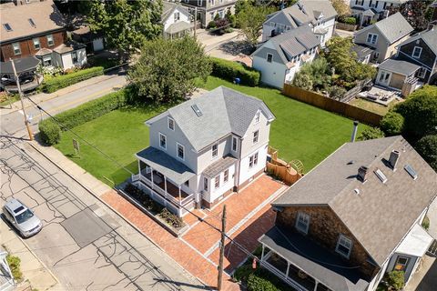99 99 1/2 Second Street Newport RI 02840