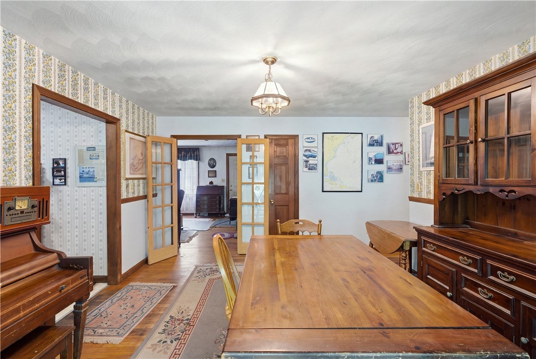 54 Narragansett Boulevard