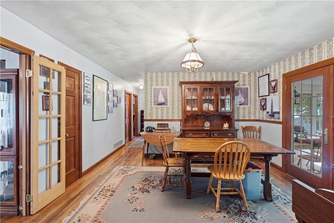54 Narragansett Boulevard