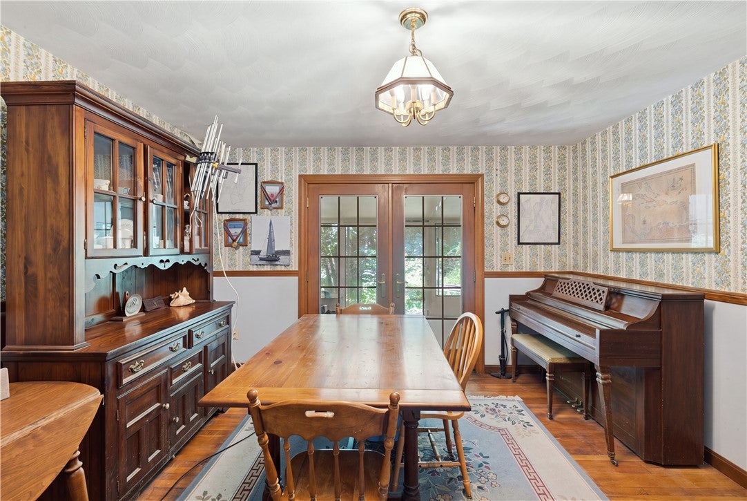 54 Narragansett Boulevard