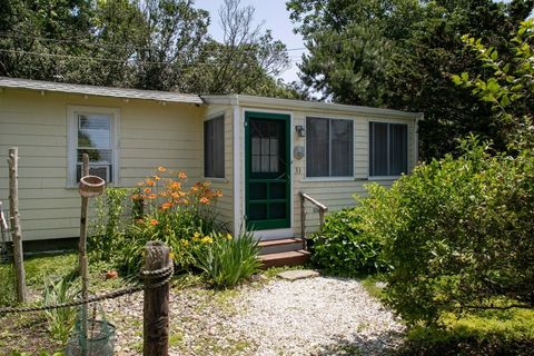 33 Warren Avenue Middletown RI 02842