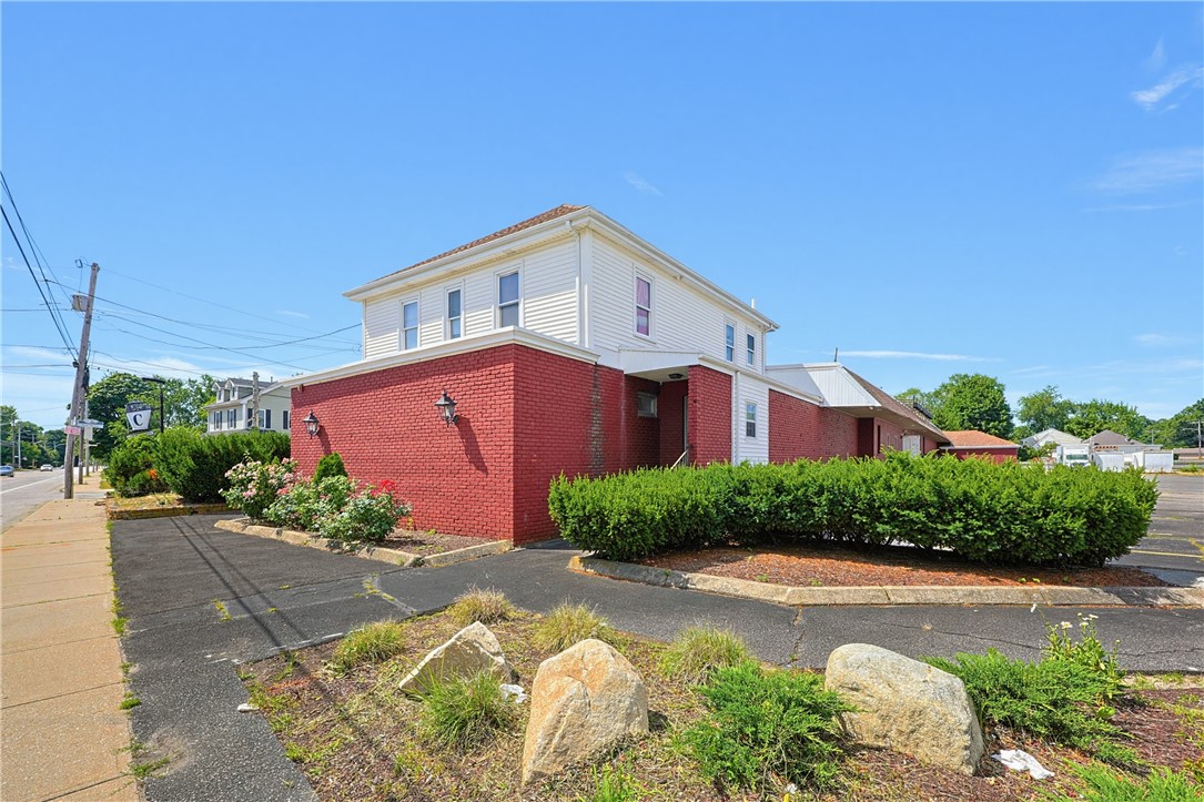 955 West Shore Road
