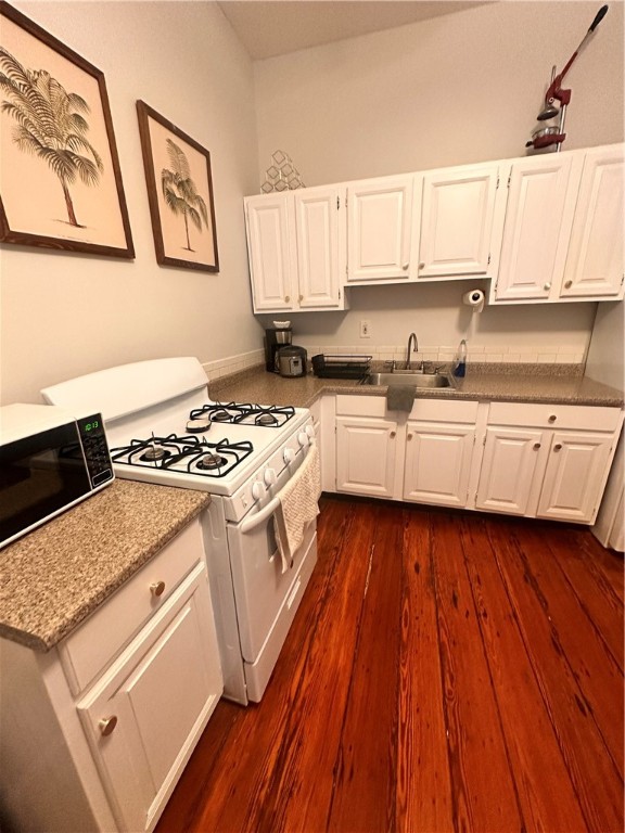 Newport, Rhode Island 02840, United States, 1 Bedroom Bedrooms, ,1 BathroomBathrooms,Residential,Active,158105