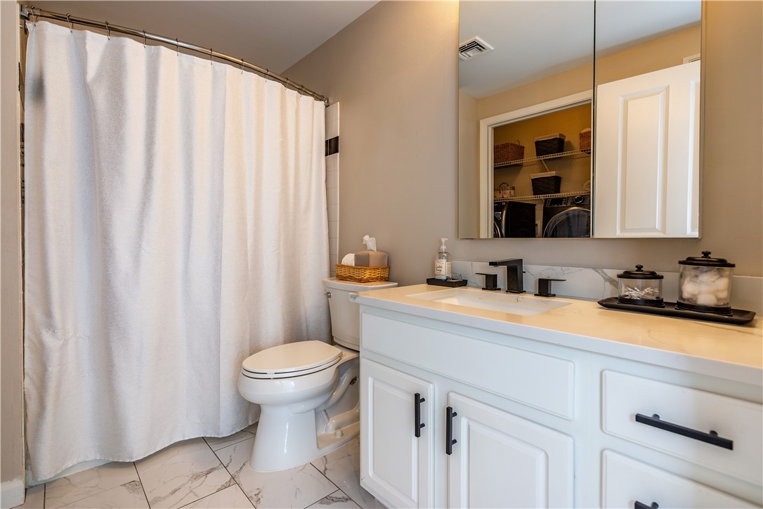 Providence, Rhode Island 02903, United States, 2 Bedrooms Bedrooms, ,1 BathroomBathrooms,Residential,Active,159116