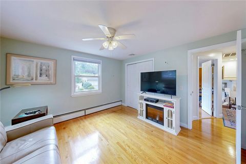 Single Family Residence in Cranston RI 152 Sagamore Road 22.jpg